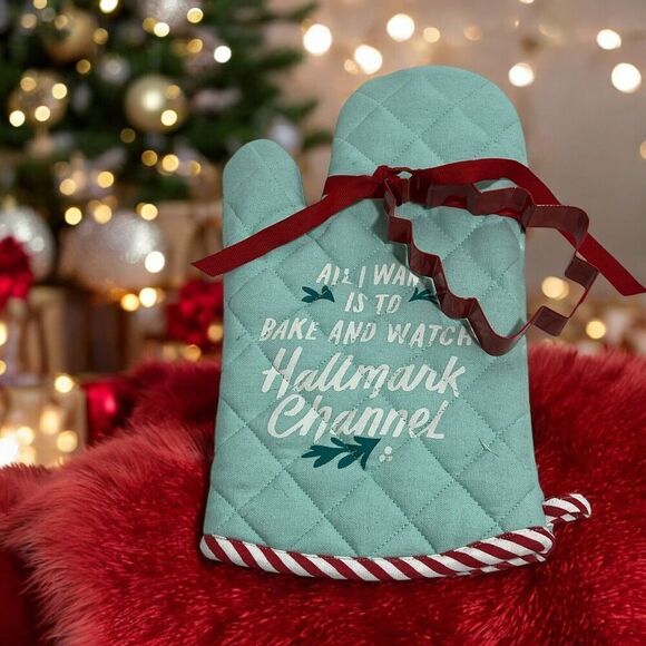 Hallmark Channel Christmas Oven Mitt Gift‎ Set-Tree Shaped Cookie Cutter ~ NEW - Picture 4 of 7